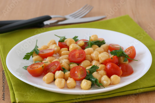 Salad with chick-pea