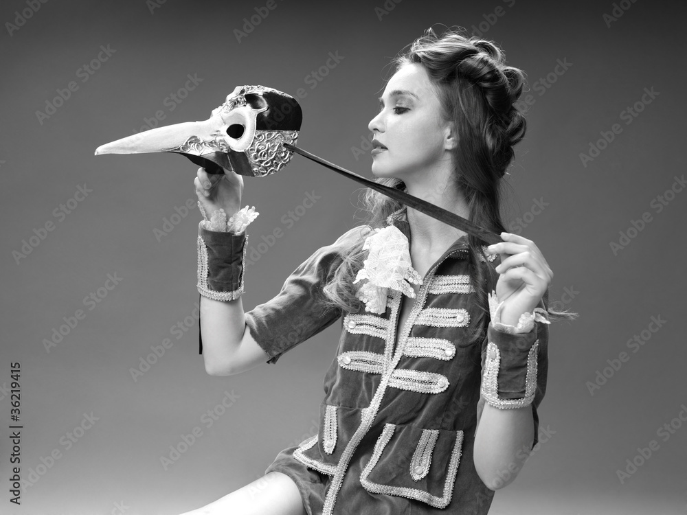 Naklejka premium b&w portrait woman vintage outfit venetian mask