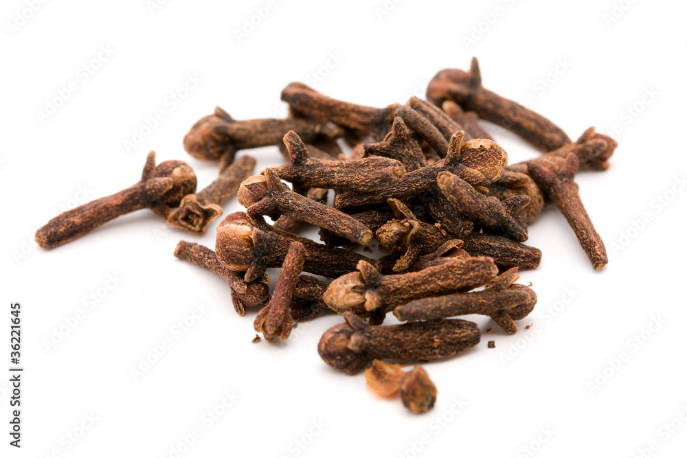 pile of cloves pile of cloves