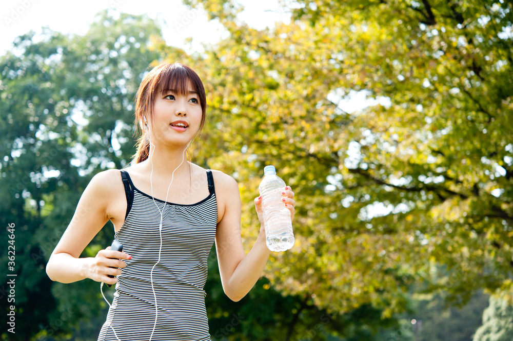 beautiful asian runnning in the park beautiful asian runnning in the park