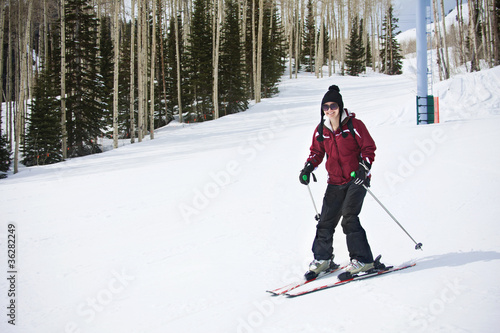 Obraz na plátně Adult woman learning to Ski