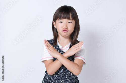 バツマークの女の子