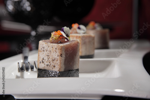 Fototapeta Naklejka Na Ścianę i Meble -  atun