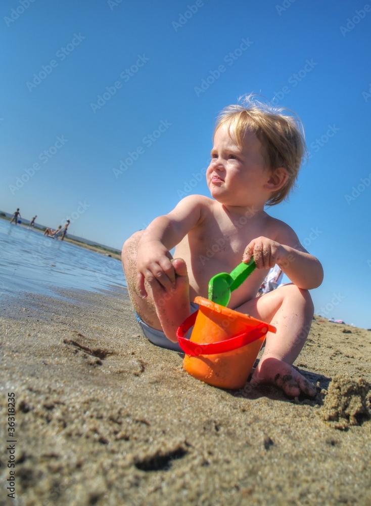 enfant à la plage enfant à la plage