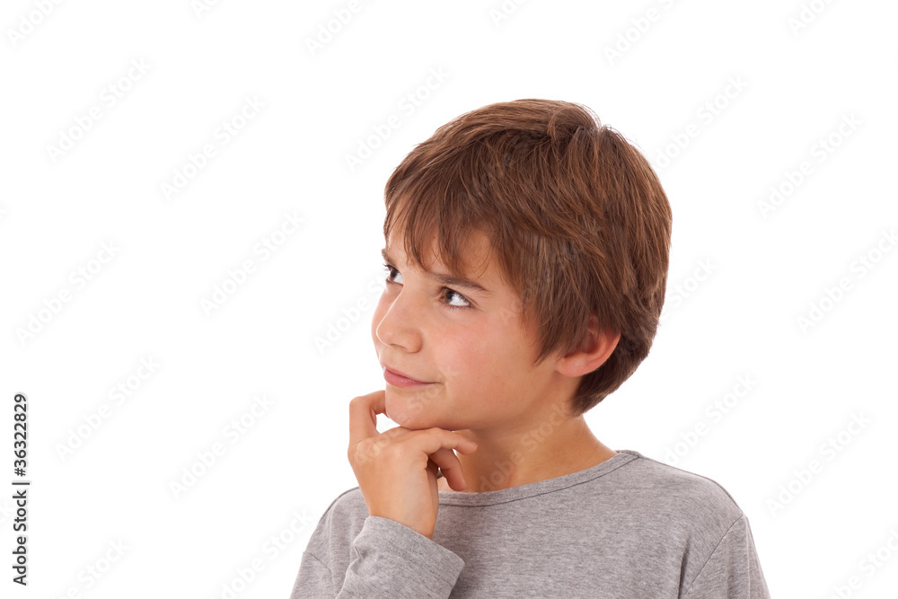 Schwere Entscheidung - Junge, Kind grübelt mit Blick nach oben Schwere Entscheidung - Junge, Kind grübelt mit Blick nach oben