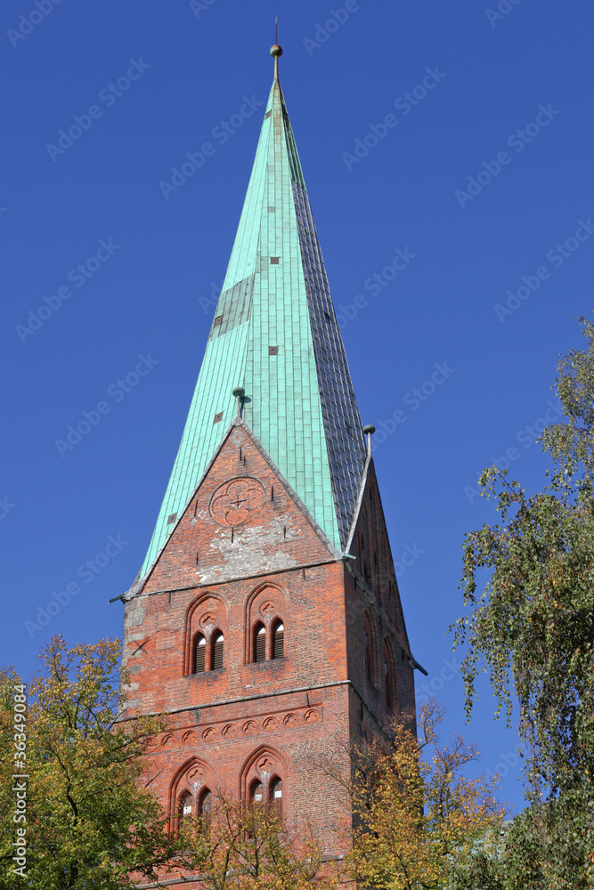 Fototapeta premium St. Aegidienkirche in der Altstadt von Lübeck