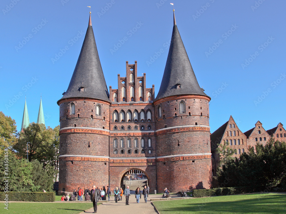 Holstentor und Salzspeicher, Lübeck