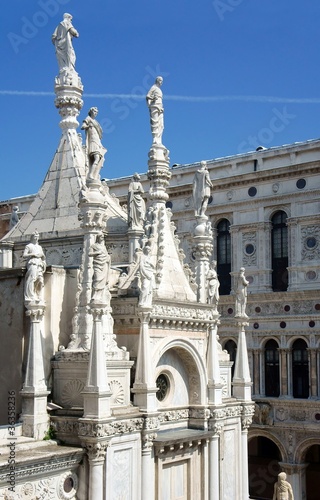 Статуи собора Сан-Марко в Венеции.