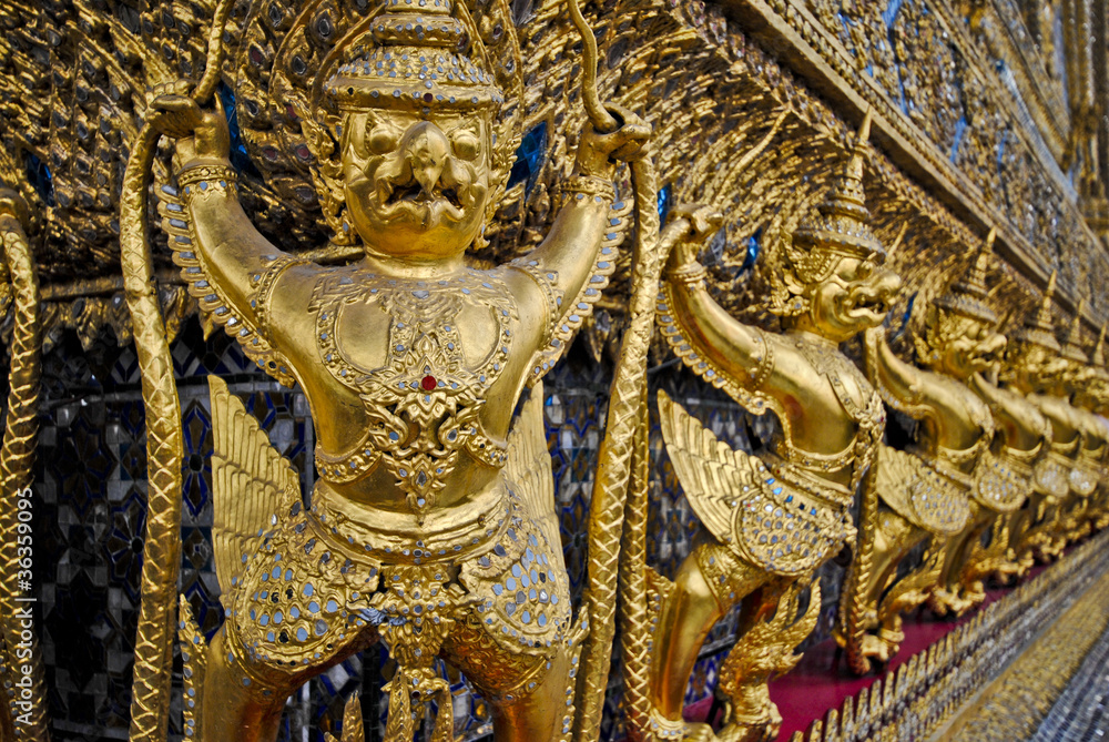 Architecture of Wat Phra Kaeo Architecture of Wat Phra Kaeo
