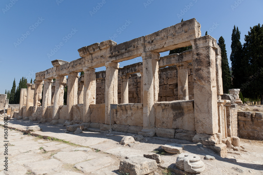 Obraz premium Ancient ruins Hierapolis. Turkey