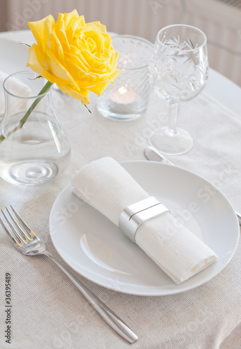 elegant dining table setting
