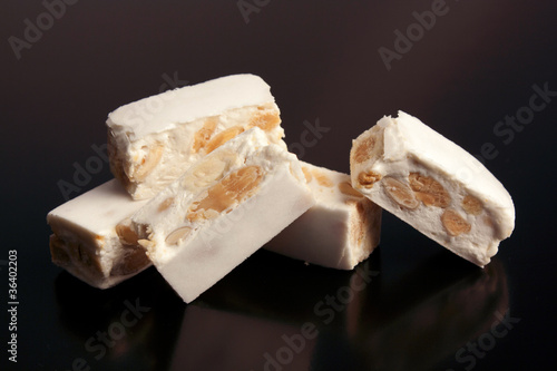 Torrone alle mandorle photo