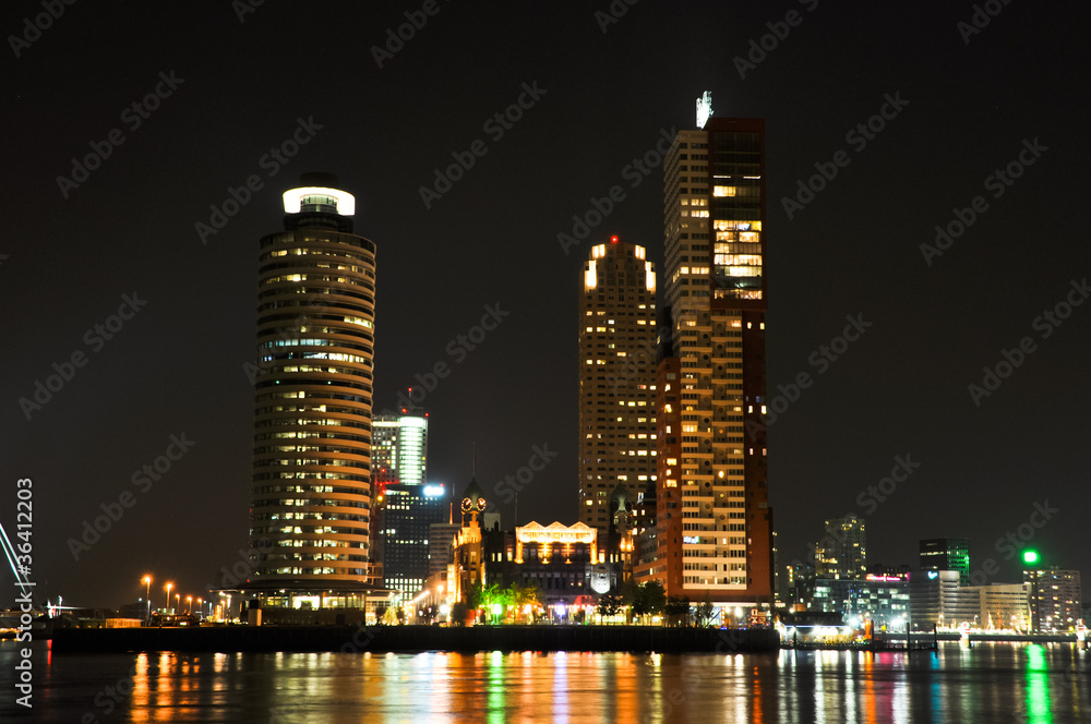Naklejka premium Rotterdam night view