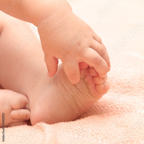 Baby hands and feet © Aleksey Sagitov