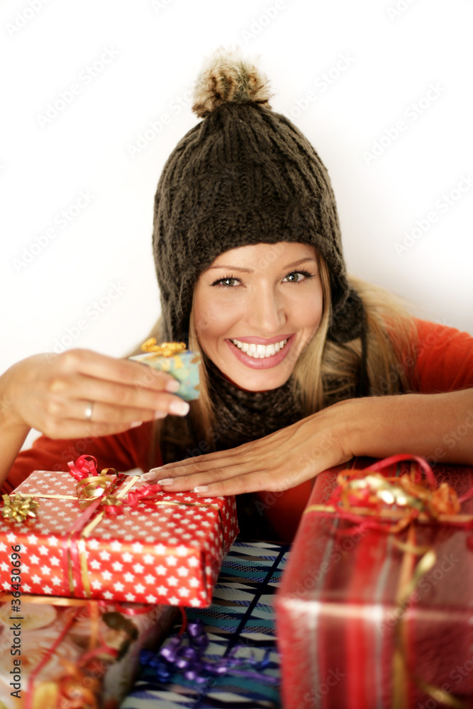hübsche Frau mit Weihnachtsgeschenken hübsche Frau mit Weihnachtsgeschenken