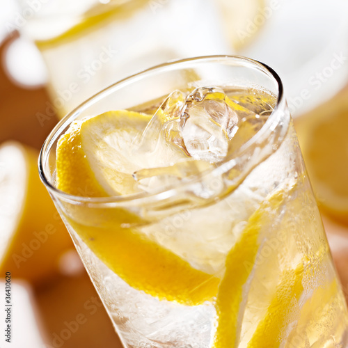 glasses of lemonade closeup