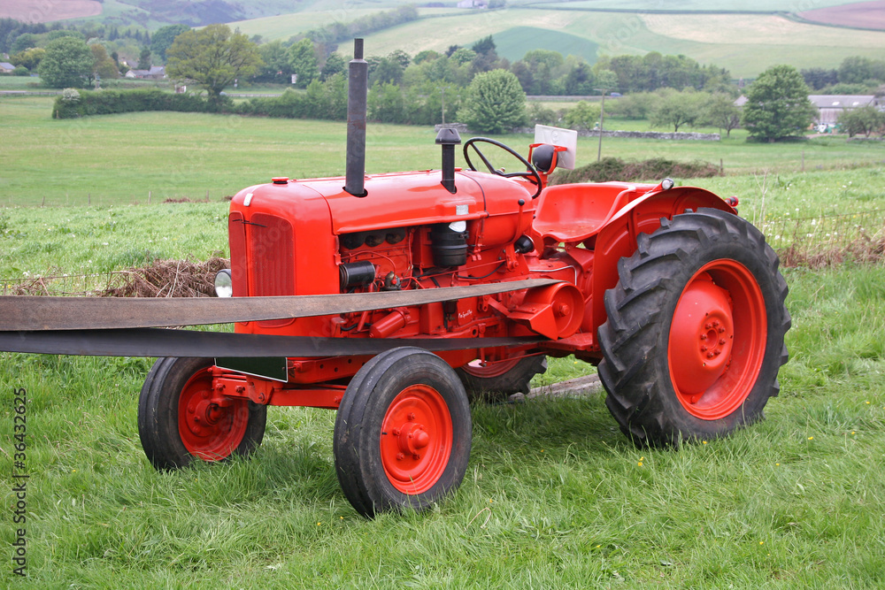 Obraz premium vintage tractor