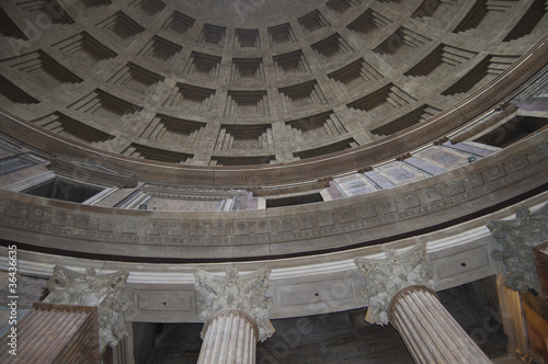 Detalle columnas y cúpula interior pantheon de Agripa photo