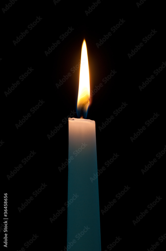 Kerze mit Flamme Kerze mit Flamme
