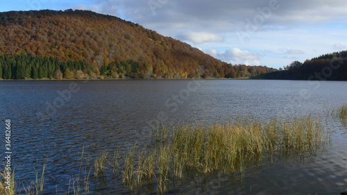 lac auvergnat en automne