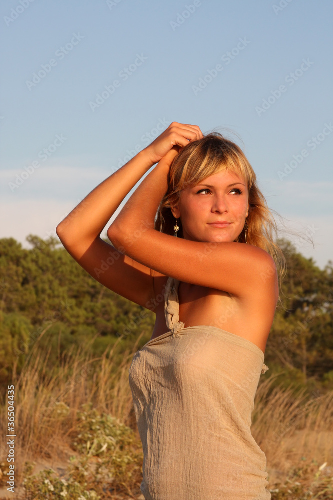 Obraz premium Beautiful young woman