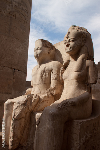Statua Tutankamon e moglie photo