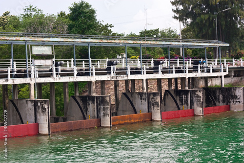 lamtakong dam thailand