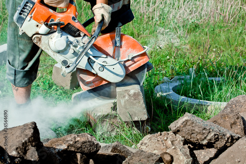 The curb cutting saw works with petrol driven angle grinder photo