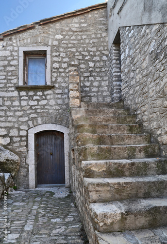 Old stone farmhouse © Letizia