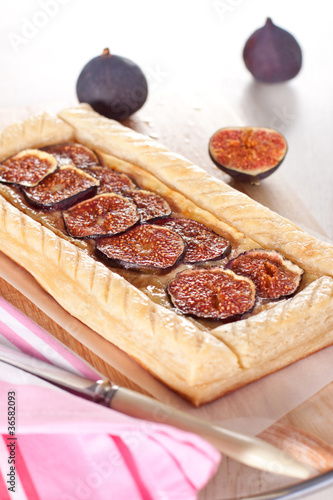 Gourmet tart with figs