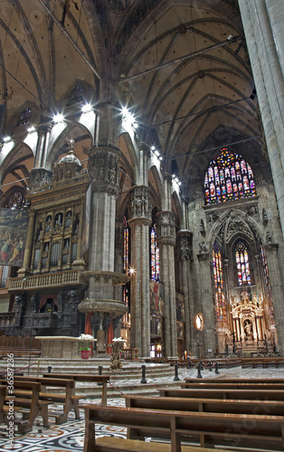 Milan - nave of Dom - transept