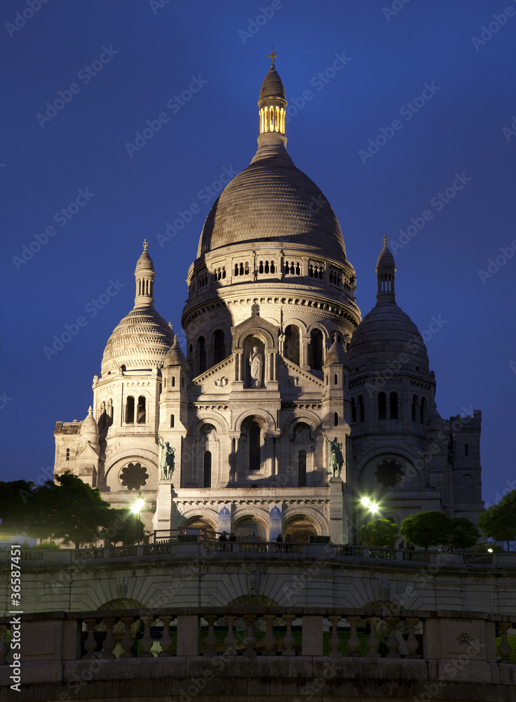 Paris - Sacre-couer in evening