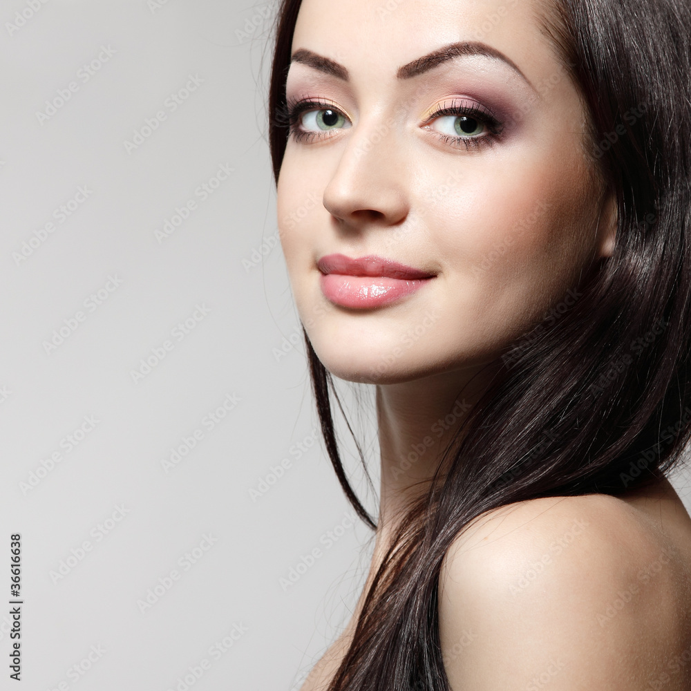 Naklejka premium woman young beautiful cheerful enjoying