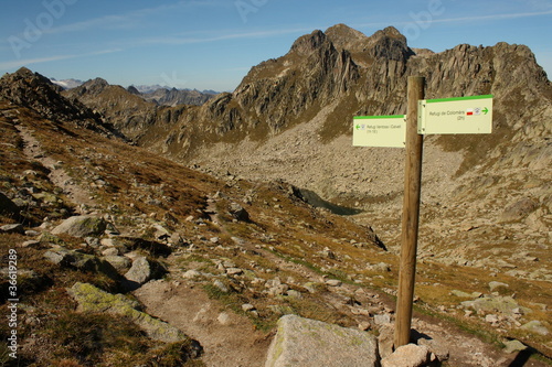 Fototapeta Naklejka Na Ścianę i Meble -  signpost in Aragon Pyrenees