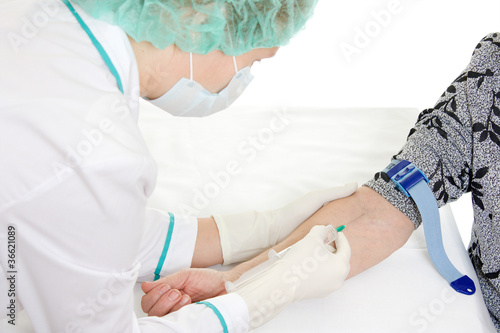 The nurse pricks injection syringe in hand.