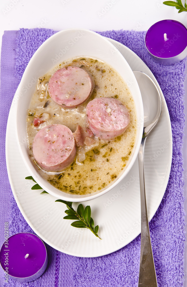 Zurek ist eine herzhafte Polnische Suppe Zurek ist eine herzhafte Polnische Suppe
