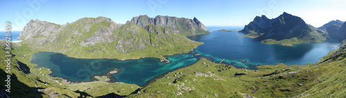 Fototapeta Naklejka Na Ścianę i Meble -  Fjord des îles Lofoten