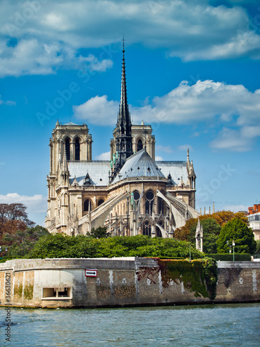 Notre Dame de Paris carhedral © prescott09