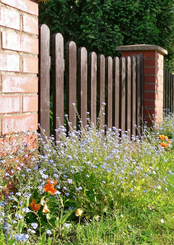 Fototapeta Naklejka Na Ścianę i Meble -  idyllic garden fence