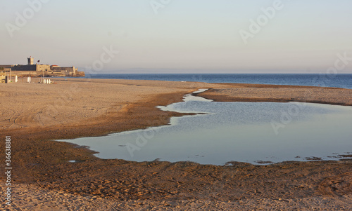 Fototapeta Naklejka Na Ścianę i Meble -  The lake of Carcavelos beach