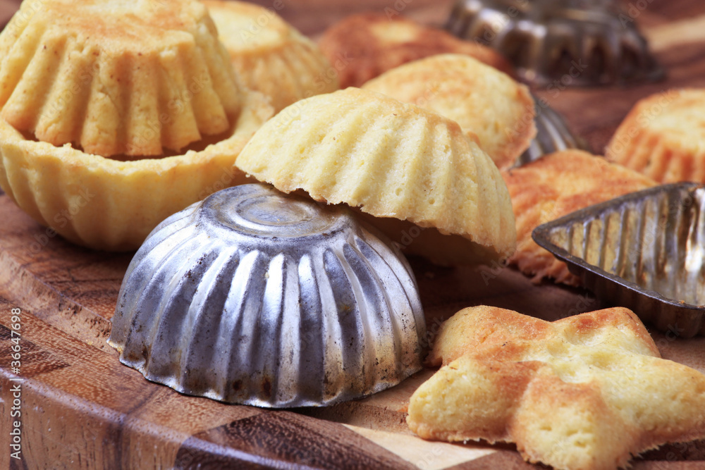 Small tart shells and baking pans Small tart shells and baking pans
