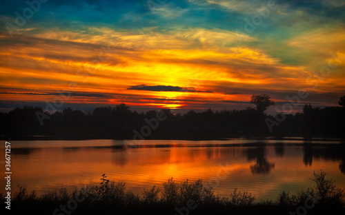 Fototapeta Naklejka Na Ścianę i Meble -  red sunset on the river
