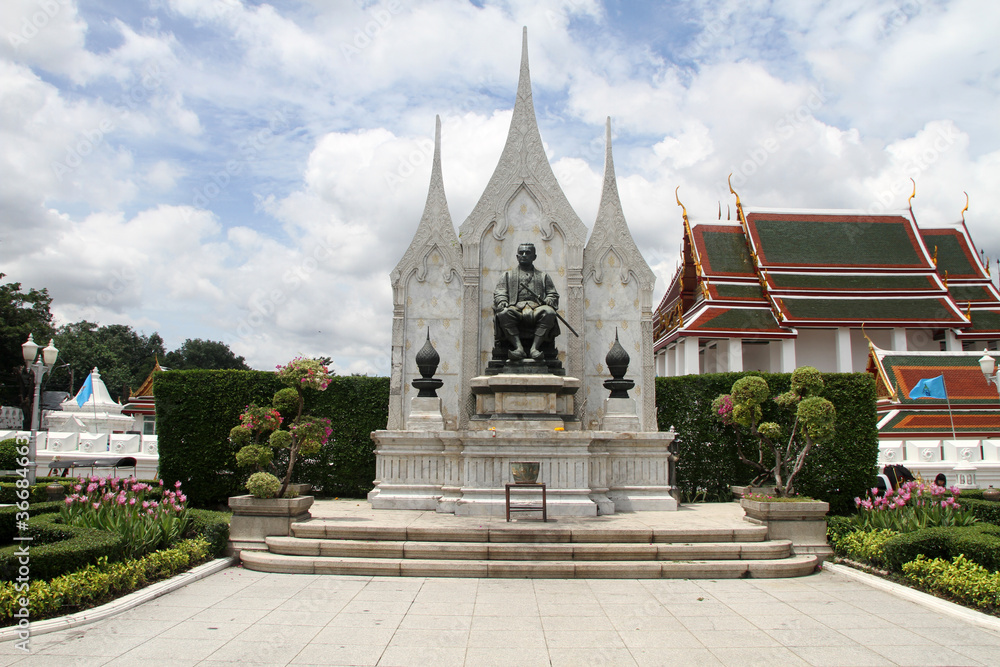 King Rama III monument