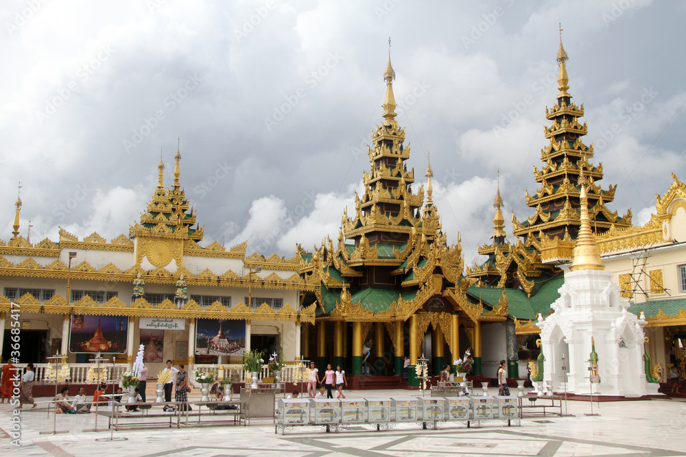 Fototapeta premium Temples near Shwe Dagon pagoda