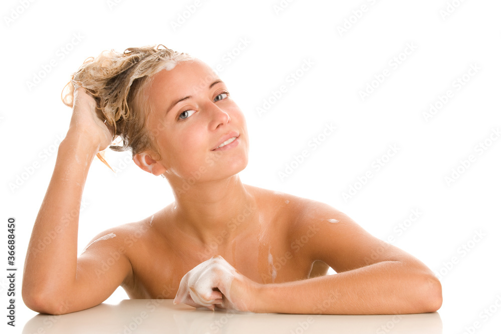 Obraz premium Woman washing hair