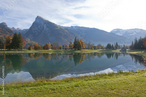 Etang de Samoens en automne - Haute-Savoie - Alpes photo