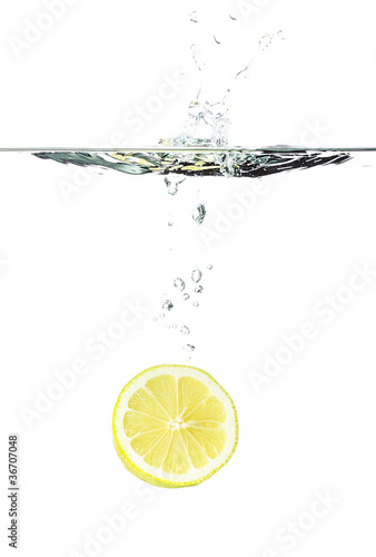 lemon in water