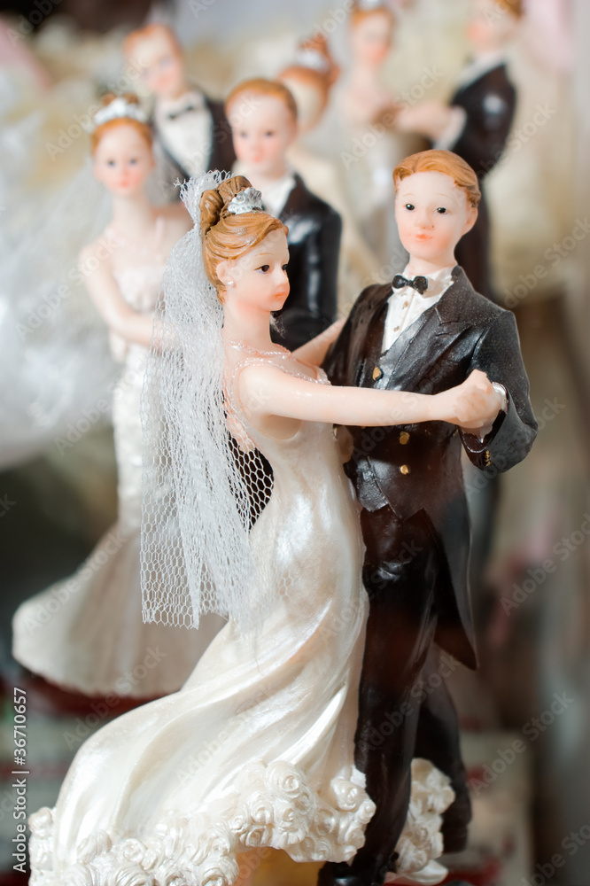 figures of the bride and groom