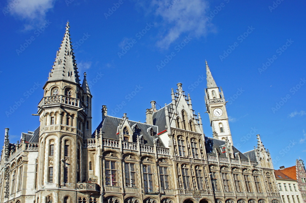 Neugotische Postgebouw (Postgebäude) in GENT (Belgien)