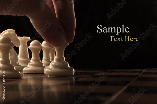 Foto man playing chess